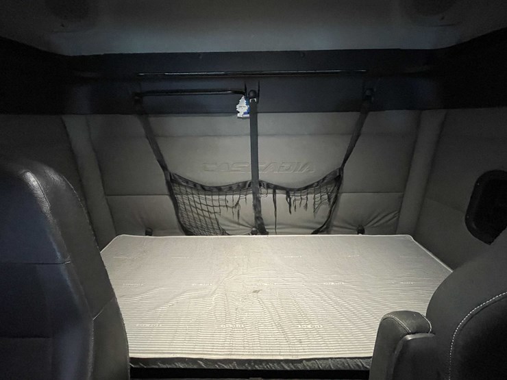 #6226-•-2021-freightliner-cascadia-semi-truck-(title-in-delay)-image-85