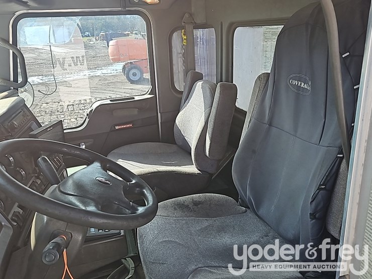 2011-kenworth-t470-image-23