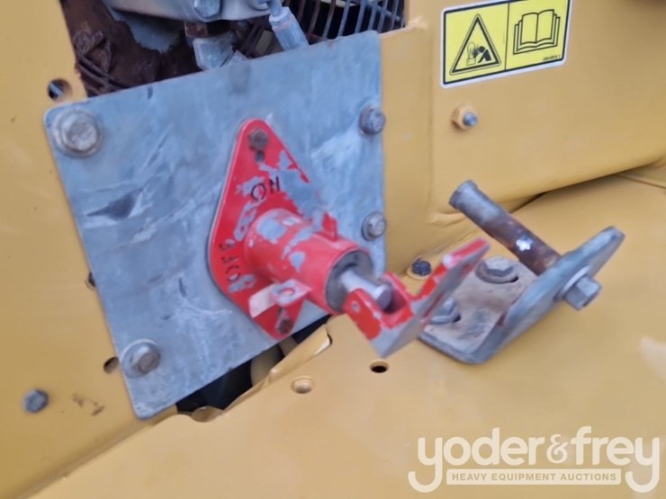 2011-caterpillar-cp64-image-26