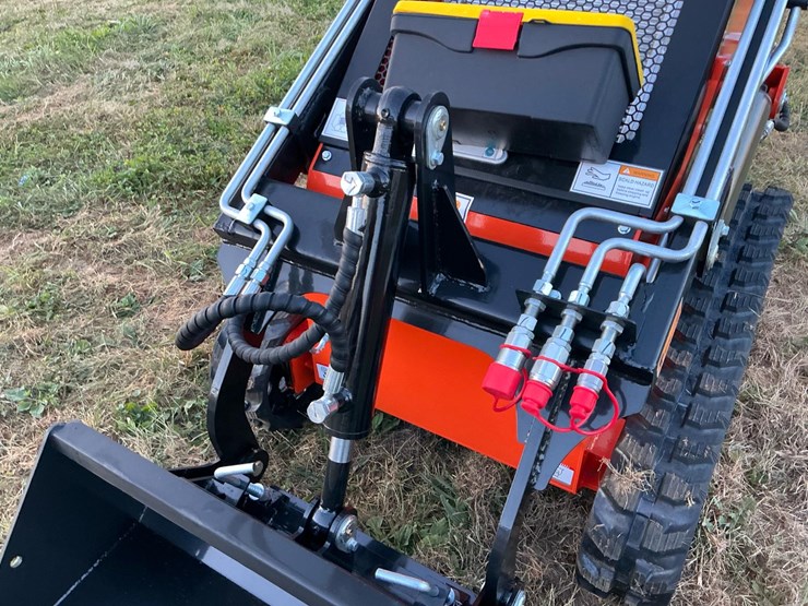 #1019-•-unused-future-ft36c-skid-steer-loader*-image-9