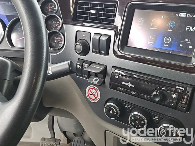2021-peterbilt-567-image-33