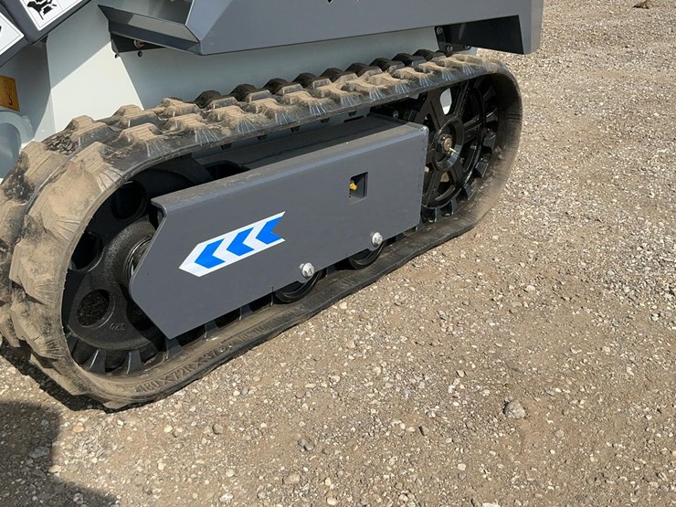 #1006-•-unused-2025-bttl-st25m-6-mini-skid-loader-image-10