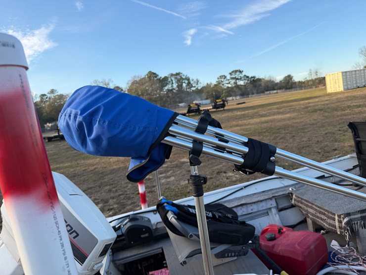 #27-•-#5193-•-12’-welded-aluminum-boat-with-johnson-50vro-motor-and-minn-kota-trolling-motor-on-trailer-image-16