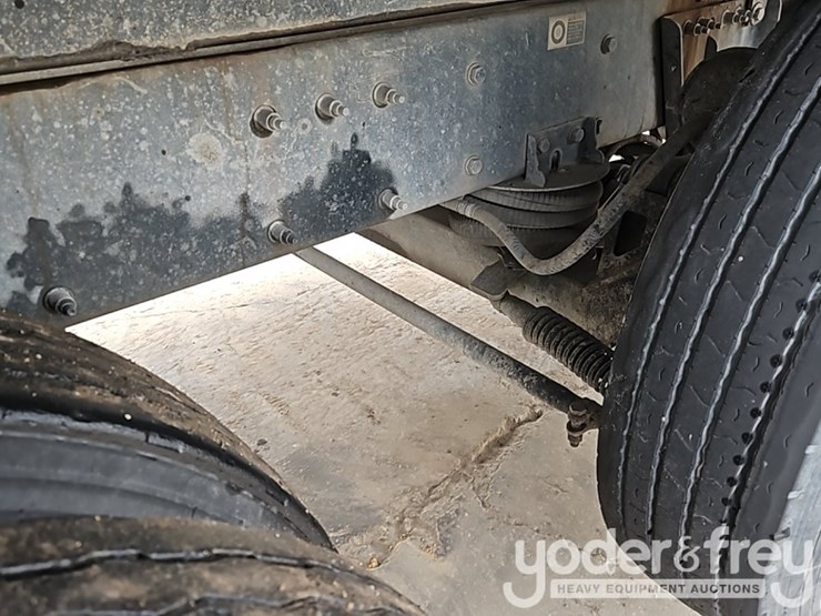 2021-peterbilt-567-image-10