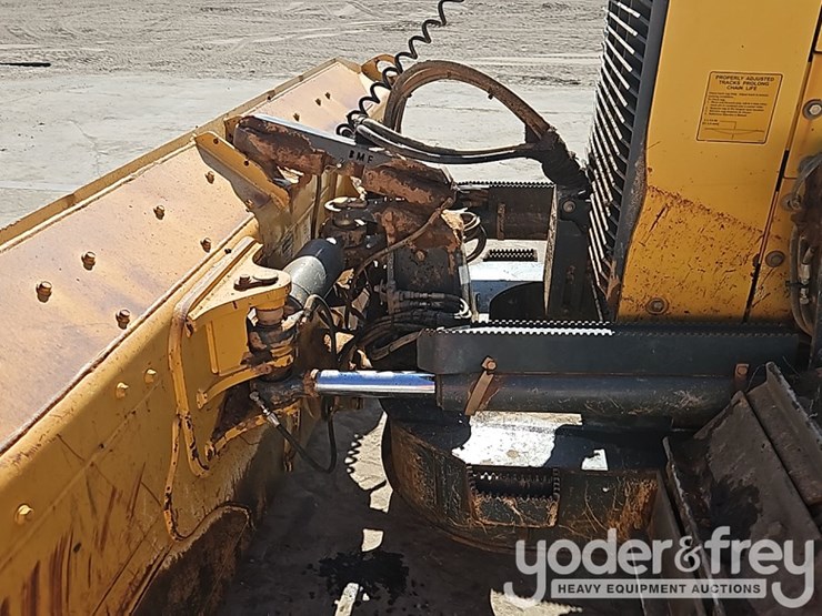 2017-deere-700k-lgp-image-17