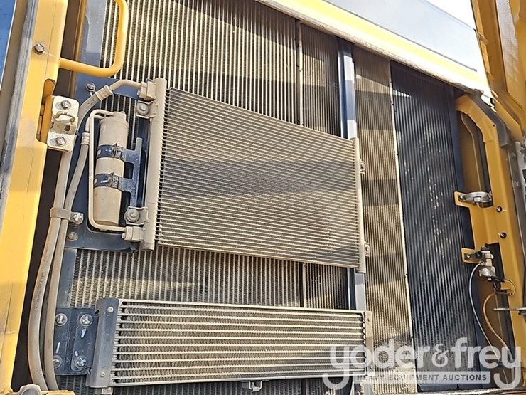 2019-caterpillar-352fl-image-35