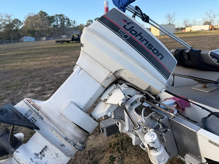 #27-•-#5193-•-12’-welded-aluminum-boat-with-johnson-50vro-motor-and-minn-kota-trolling-motor-on-trailer-image-14