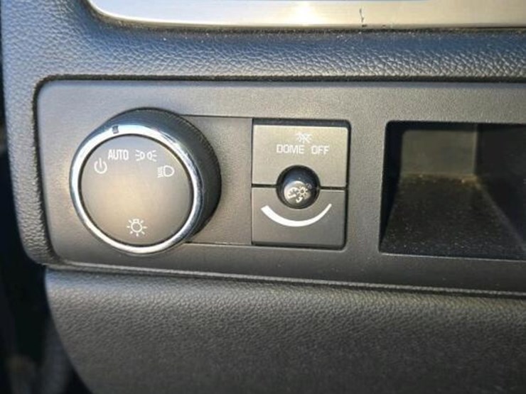 2013-chevrolet-tahoe-image-24