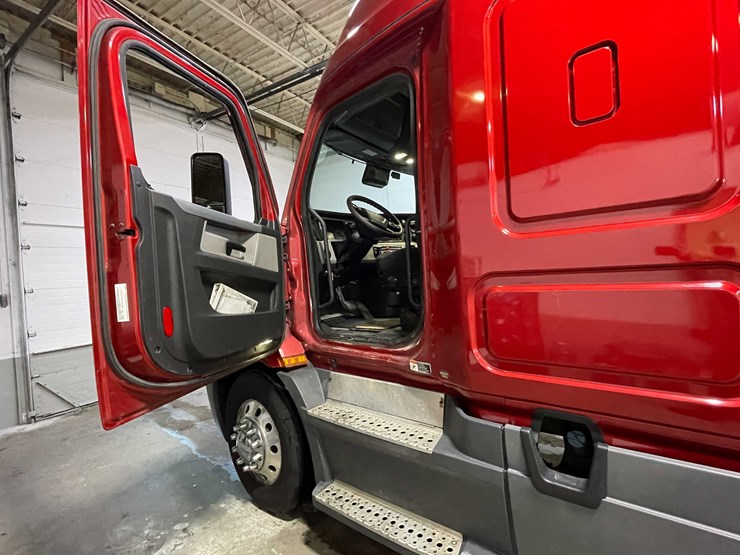 #6226-•-2021-freightliner-cascadia-semi-truck-(title-in-delay)-image-68