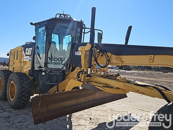 2013-caterpillar-140m2-image-10