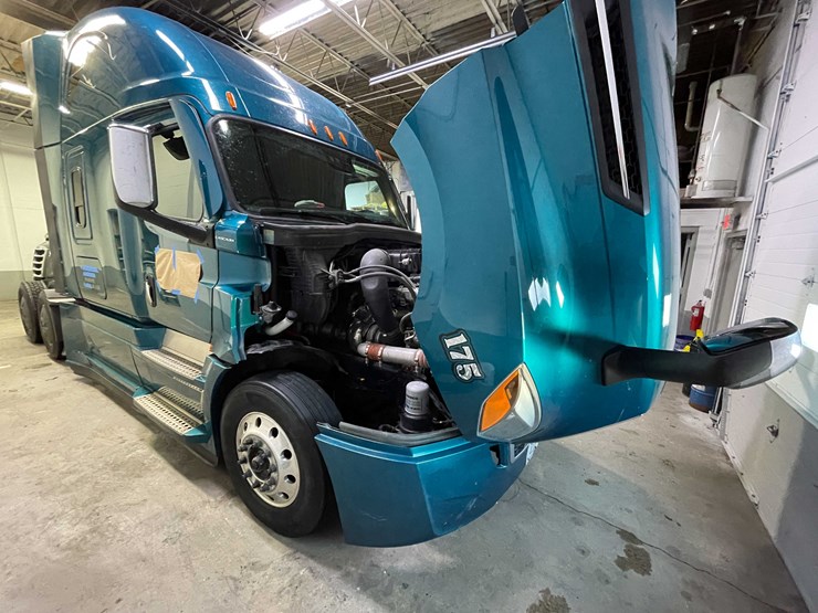 #6223-•-2022-freightliner-cascadia-semi-truck-(title-in-delay)-image-92