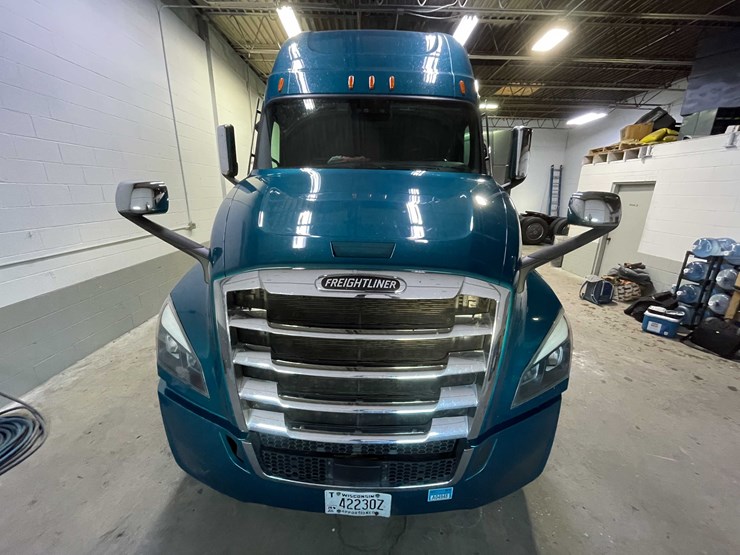 #6223-•-2022-freightliner-cascadia-semi-truck-(title-in-delay)-image-2