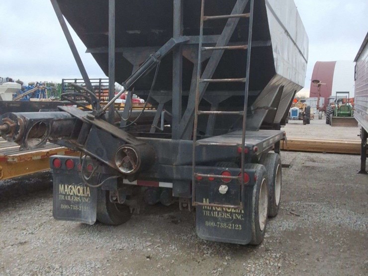 adams-semi-dry-fertilizer-tender-with-engine,-side-auger-unload-image-8