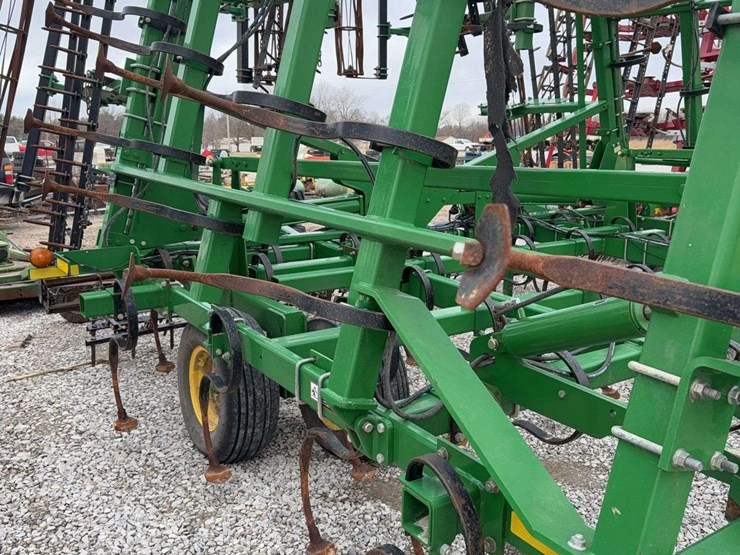 john-deere-2210-image-4