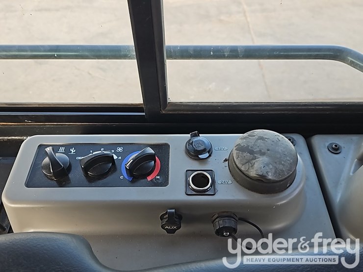 2021-komatsu-d51px-24-image-30