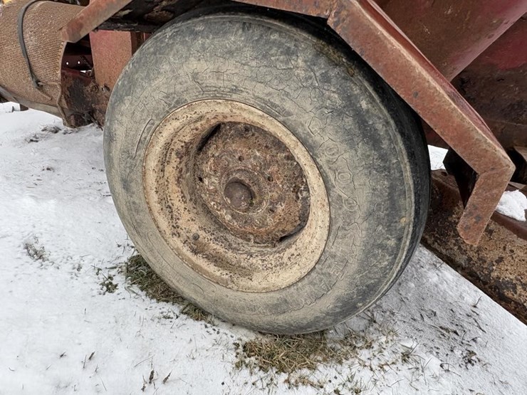 new-holland-353-image-6