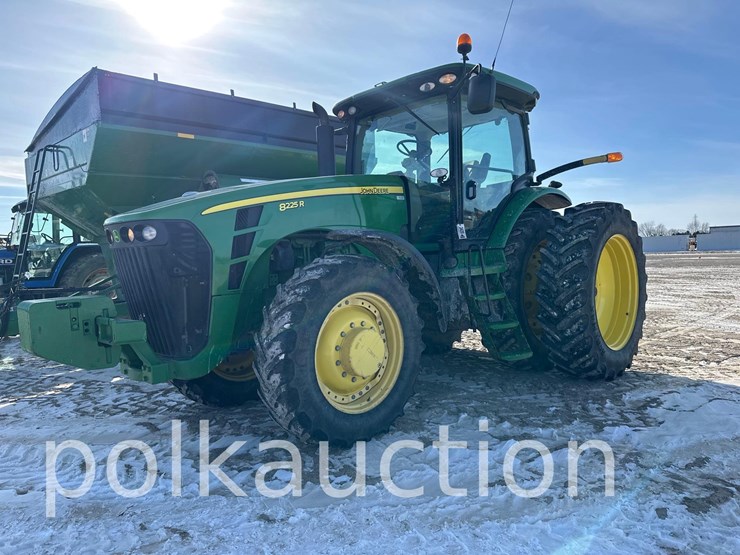 john-deere-8225r-image-4