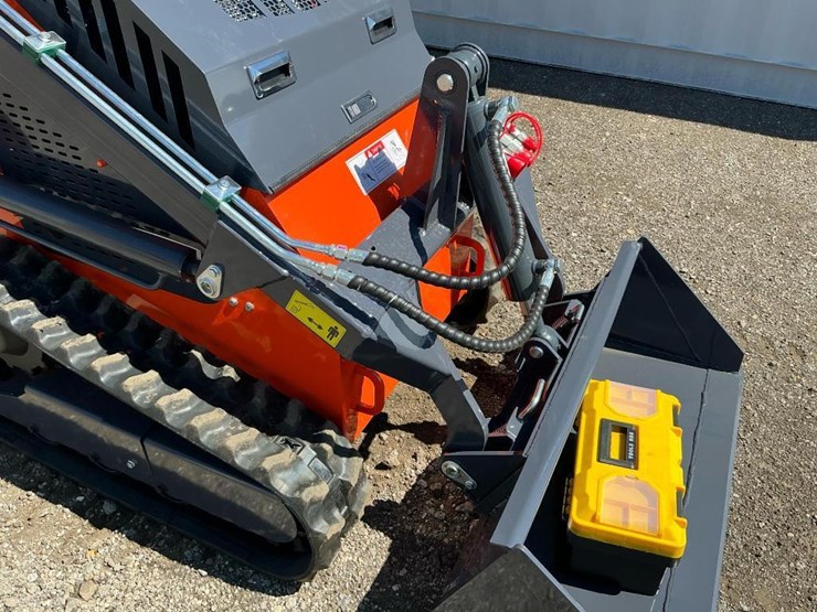 #1000-•-tpm,-t460-mini-skid-steer-loader-image-2