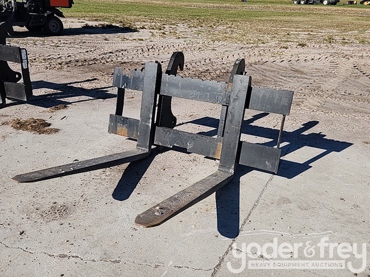 48"-forks-to-suit-cat-420-backhoe-image-1