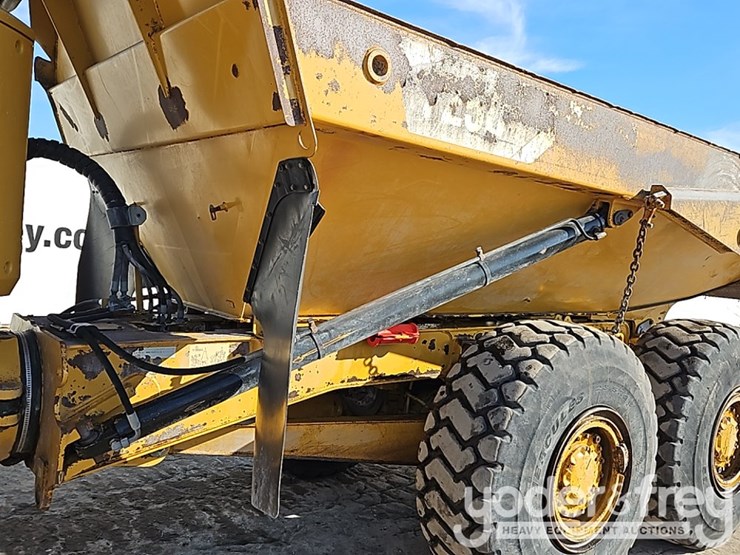 2016-caterpillar-725c2-image-16