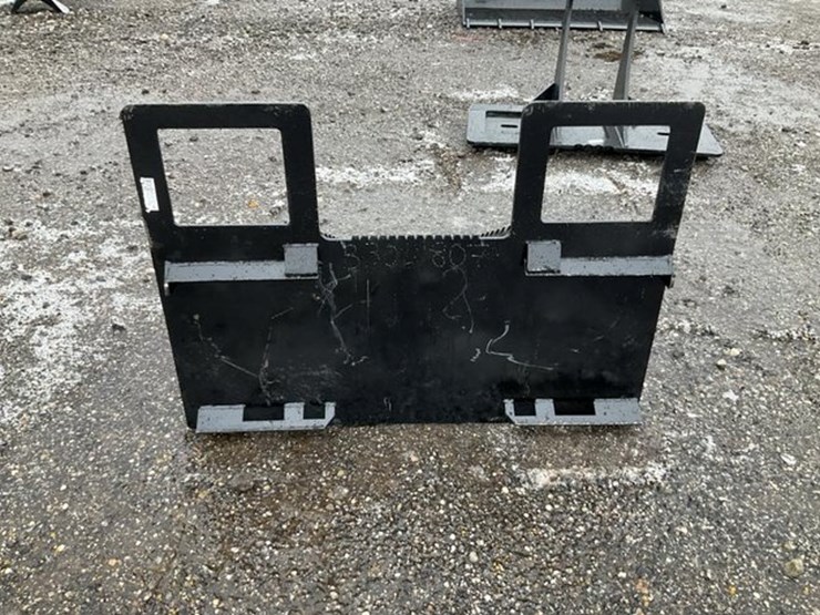 #1362-•-unused-kc-40"-in-skid-steer-spade-bucket-image-3