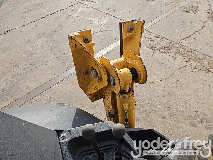 2017-deere-310sl-image-47