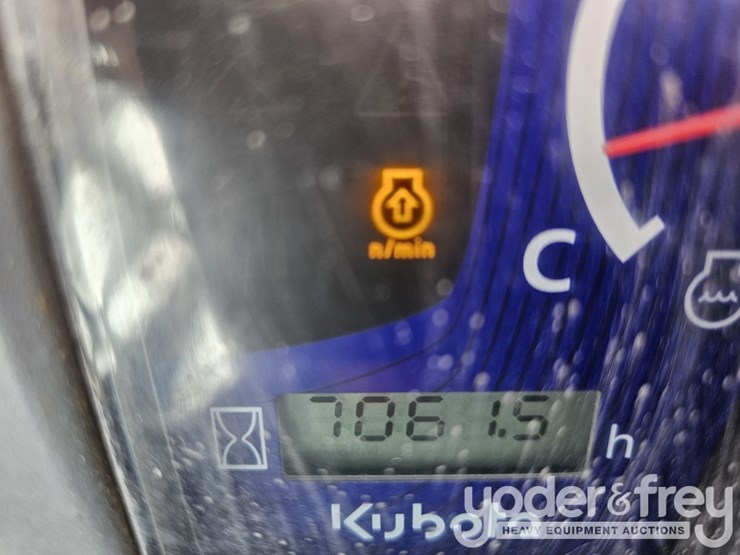 2015-kubota-ssv75-image-24