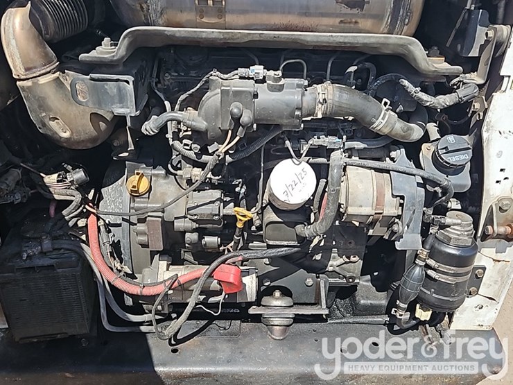 2017-bobcat-t770-image-81