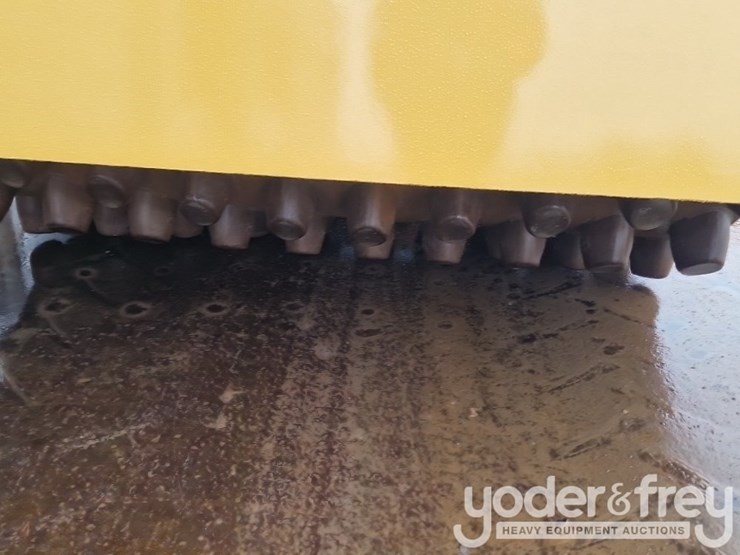 2011-caterpillar-cp64-image-11