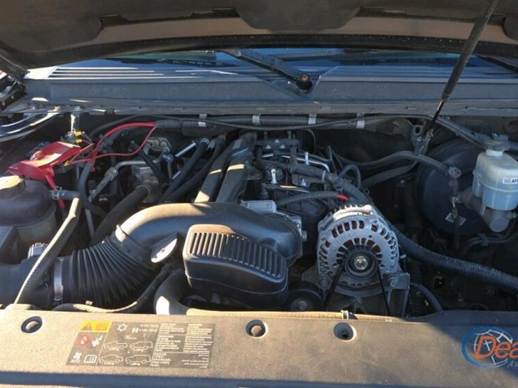 2013-chevrolet-tahoe-image-25