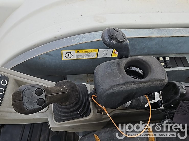 2020-takeuchi-tb240-image-32