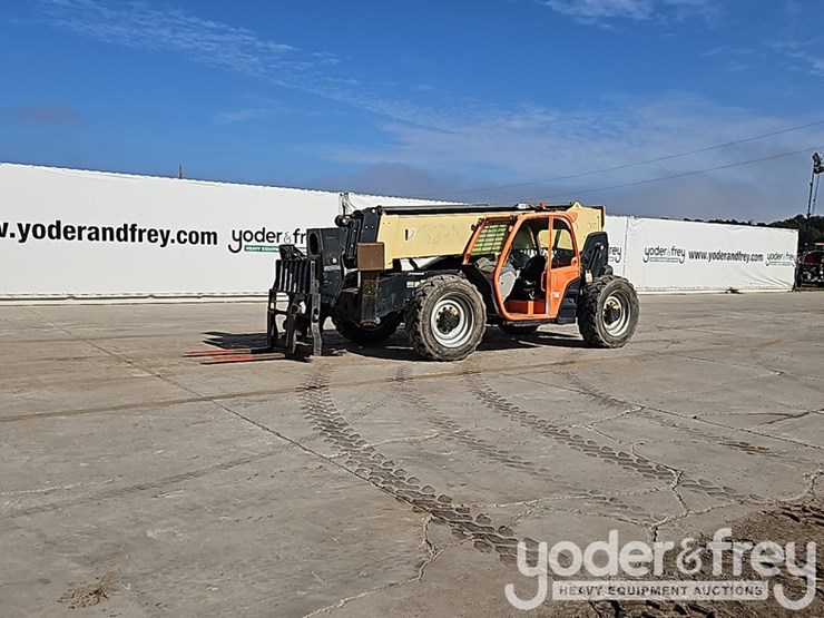 2016-jlg-1055-image-2