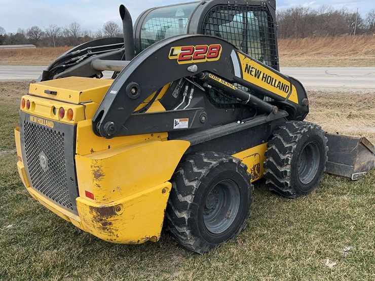 2018-new-holland-l228-image-7