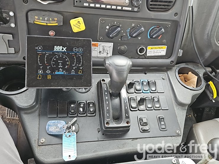 2022-freightliner-m2-106-image-34