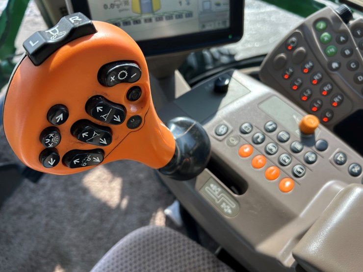 2015-john-deere-r4030-image-56