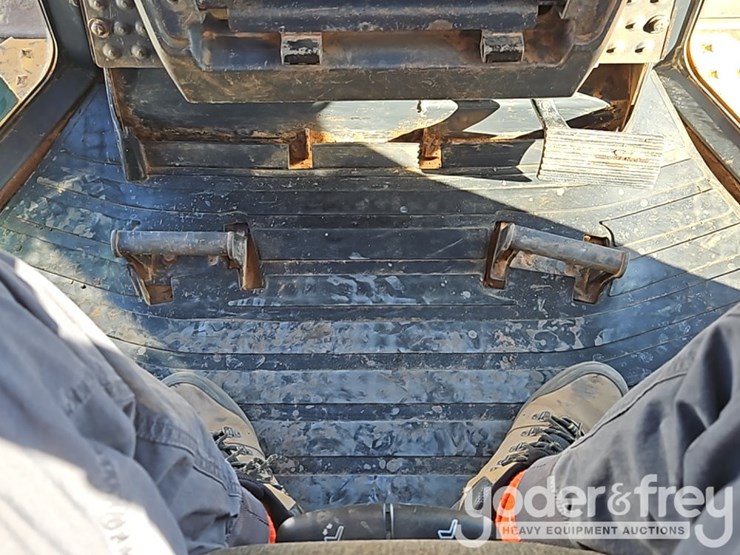 2018-deere-700k-lgp-image-34