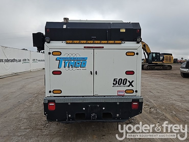 2022-freightliner-m2-106-image-16