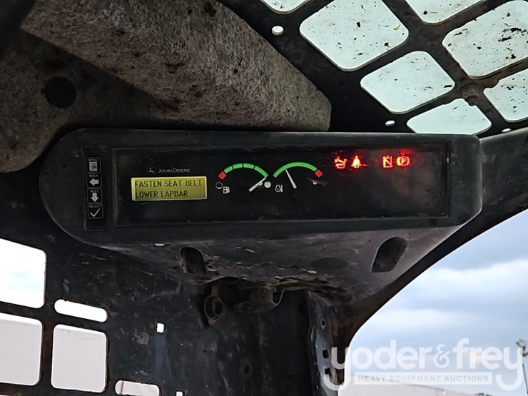 2019-deere-317g-image-22