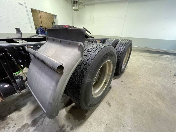 #6227-•-2018-freightliner-cascadia-day-cab-semi-truck-(title-in-delay)-image-62