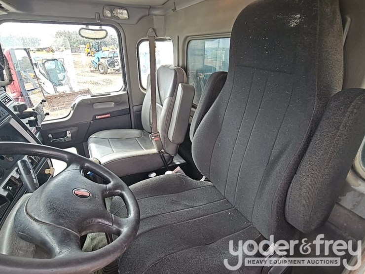 2009-kenworth-w900-image-33