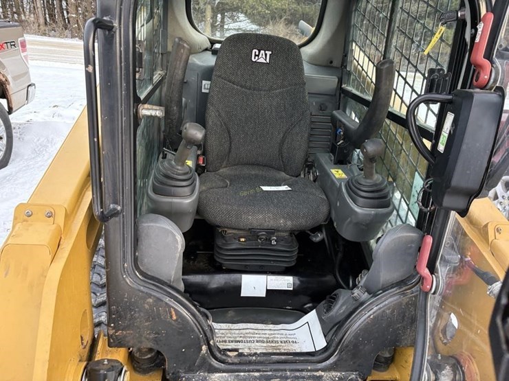 2017-caterpillar-239d-image-8