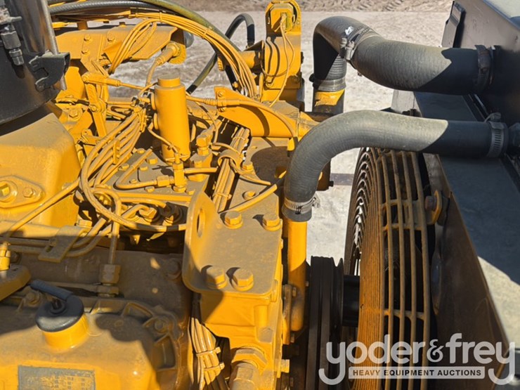 caterpillar-3208-image-12