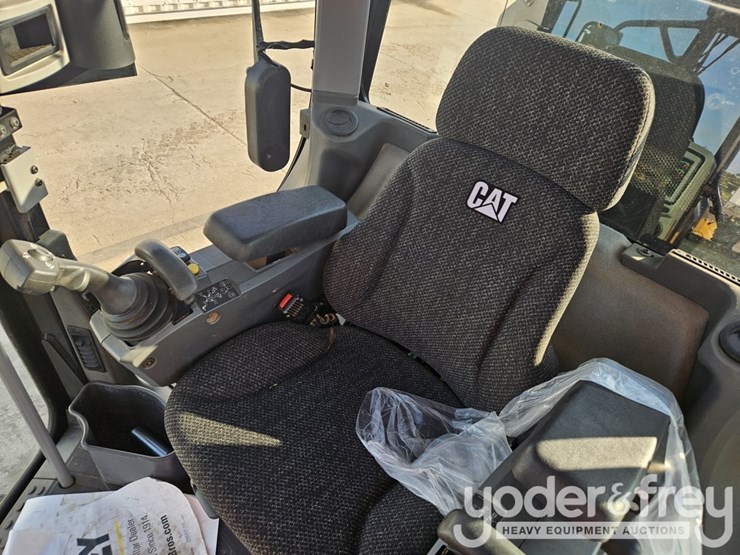 2018-caterpillar-12m3-image-27