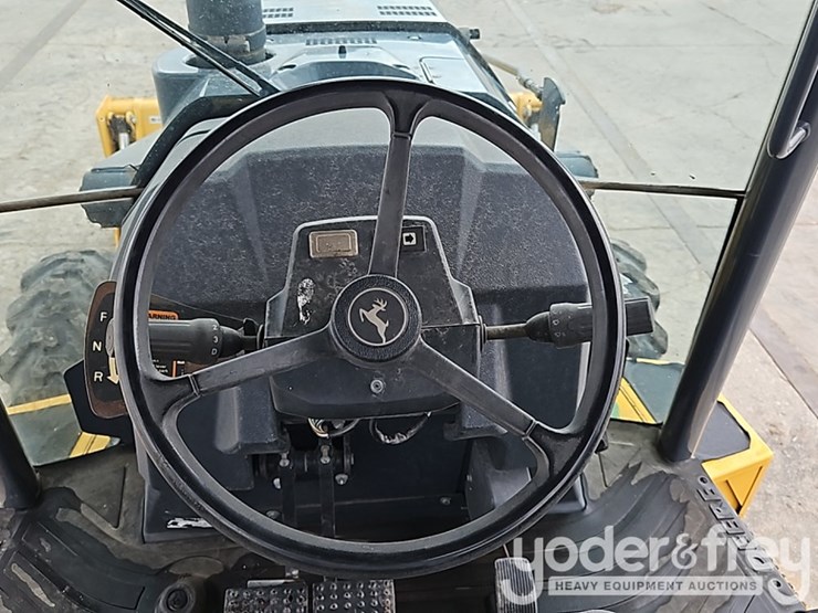 2015-deere-410l-image-38