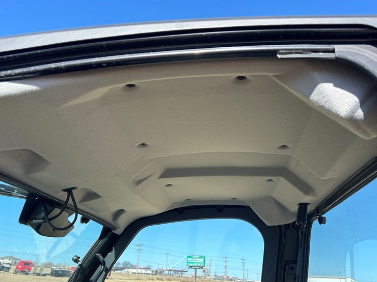 2024-john-deere-xuv-845r-image-14