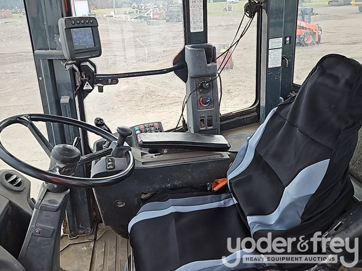 2015-deere-524k-image-23