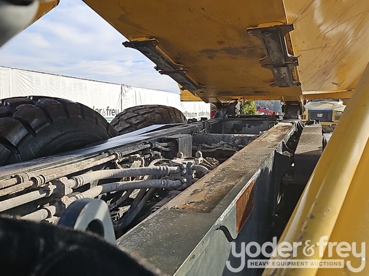 2015-komatsu-hm400-image-23