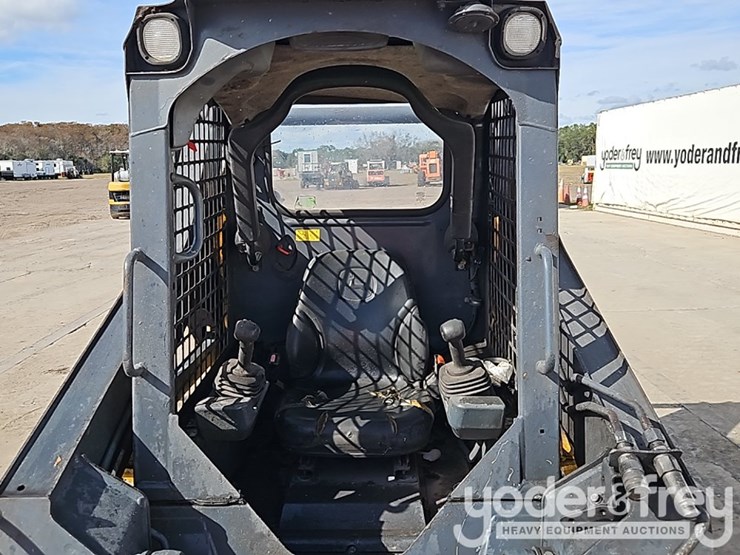 2016-deere-317g-image-25