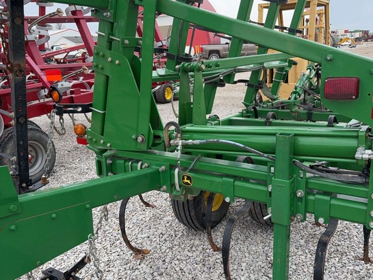 john-deere-2210-image-10