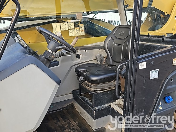 2017-caterpillar-tl642d-image-24